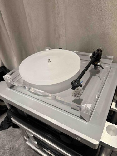 Picture of Goldnote Valore 425 Plus Acrylic turntable and B-5 tonearm, ex-demo