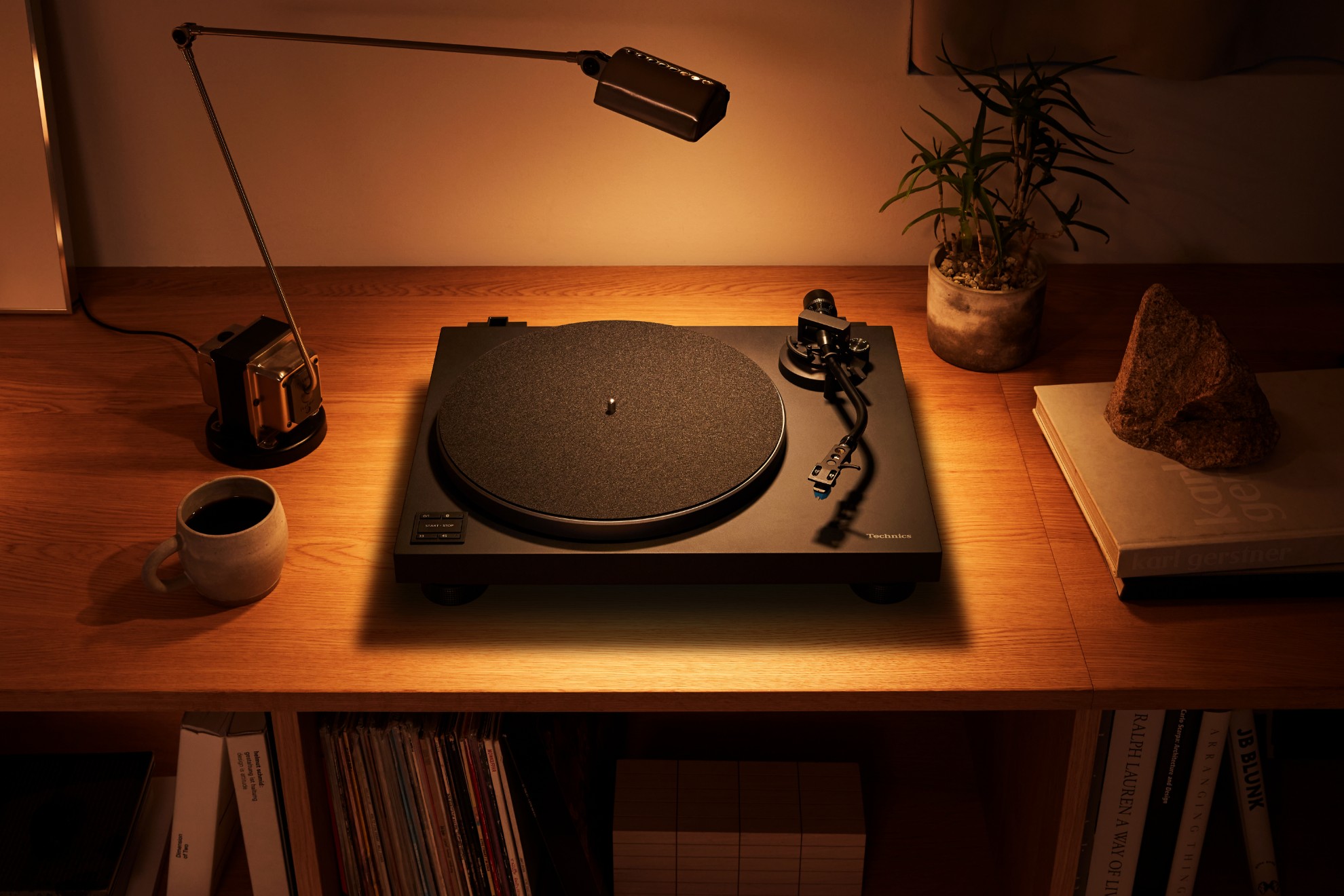 Picture of SL-40CBT Direct Drive Turntable System