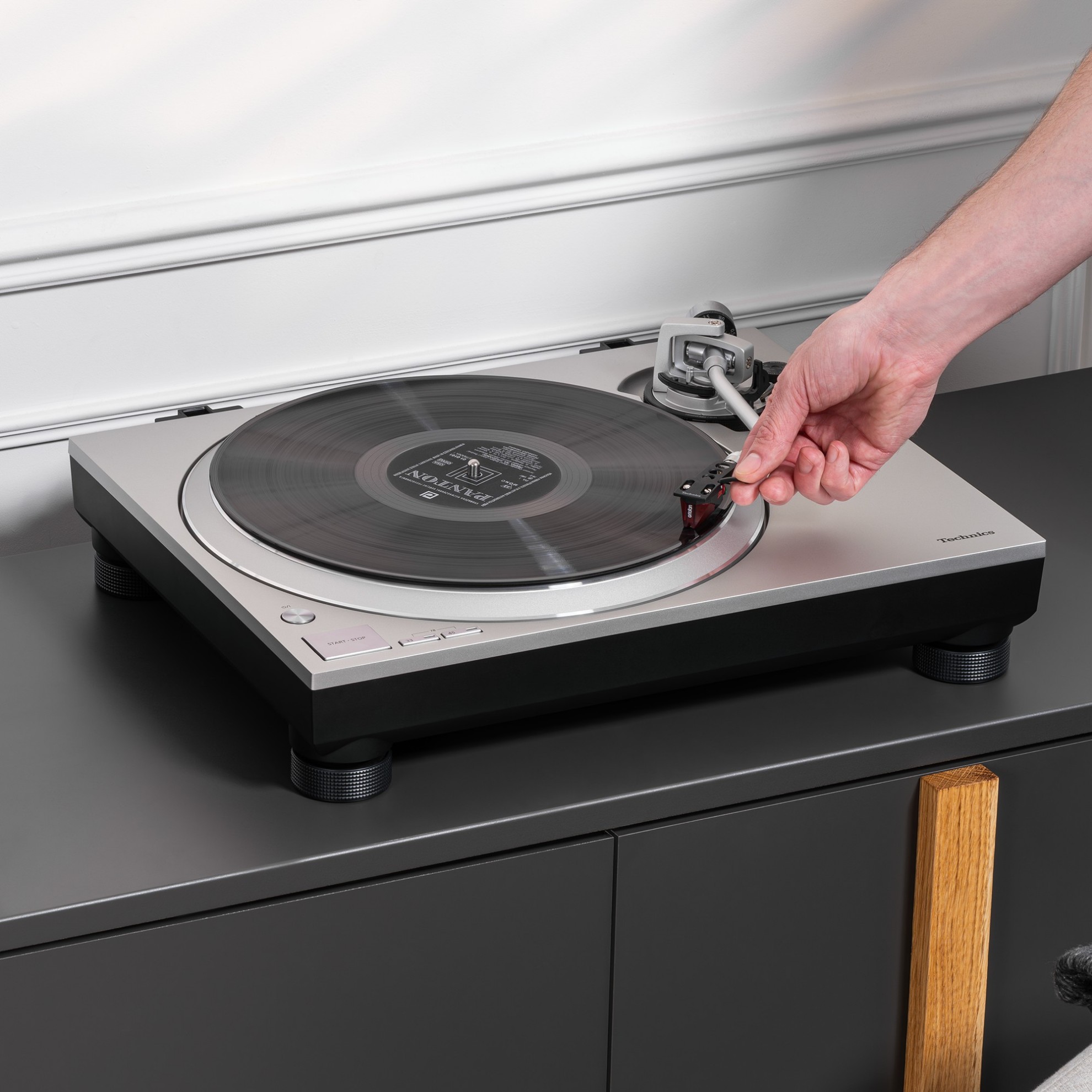 Picture of SL-1500C Direct Drive Turntable System