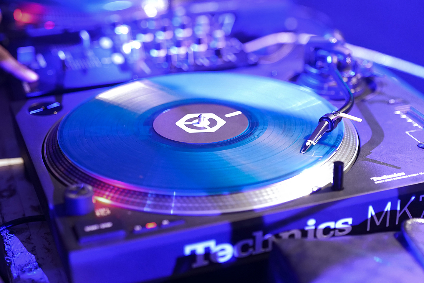 Picture of SL-1200MK7 Direct Drive DJ Turntable System