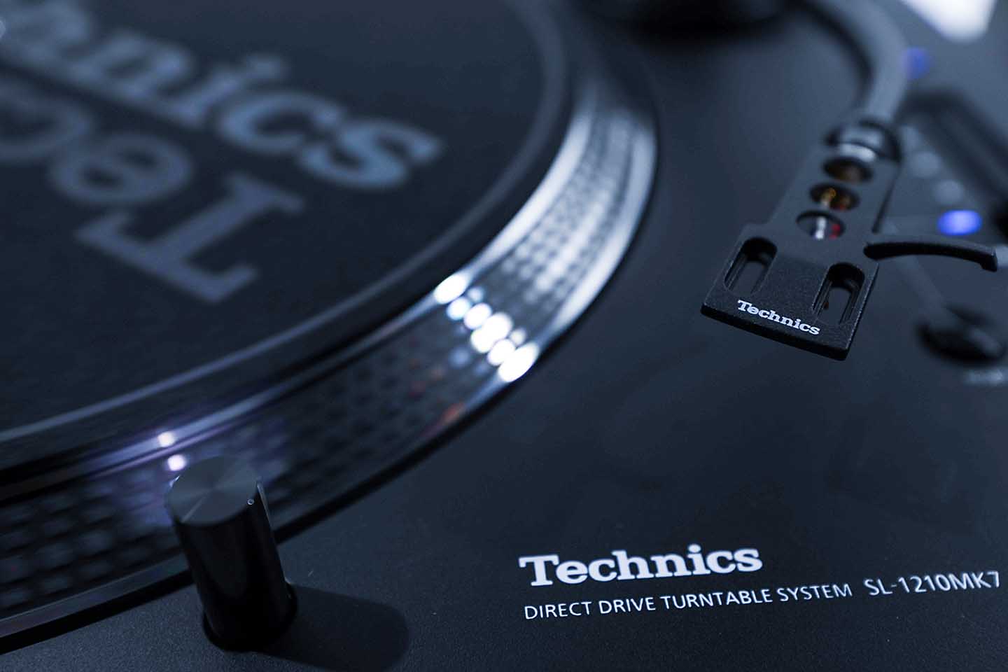 Picture of SL-1210MK7 Direct Drive DJ Turntable System
